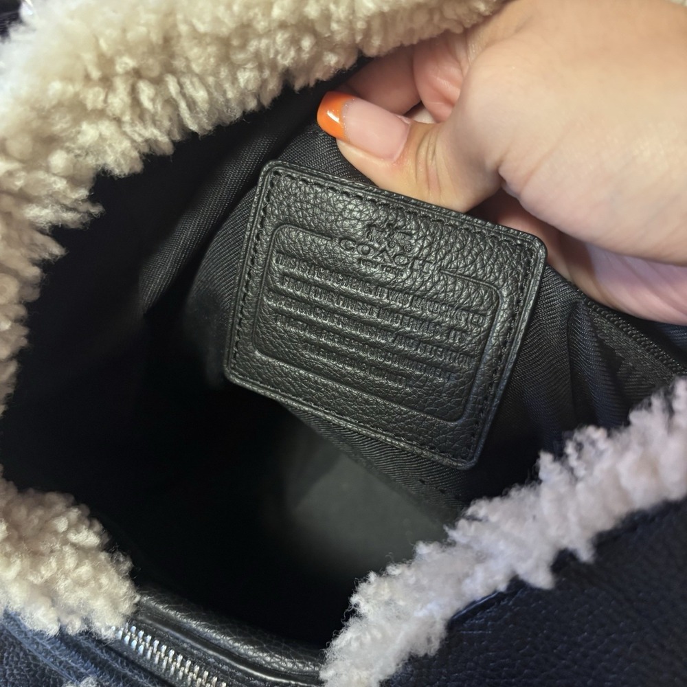 COACH Edie 31 Black Pebble Leather Shoulder Bag Shearling Fur Trim Hobo Tote - Picture 6 of 10